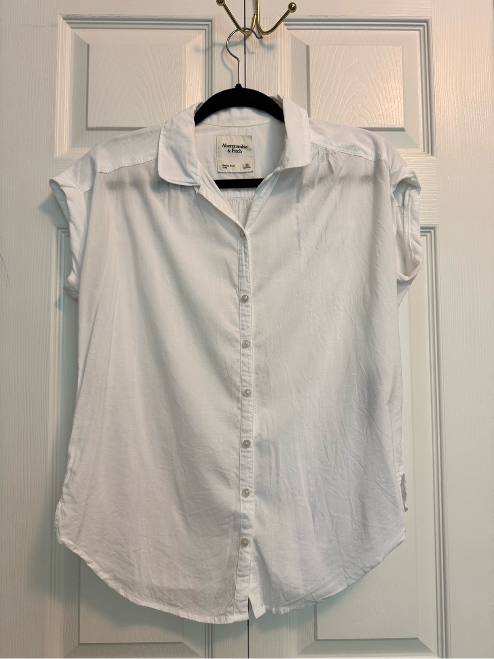 Abercrombie & Fitch White Button-Front Cap Sleeve Blouse